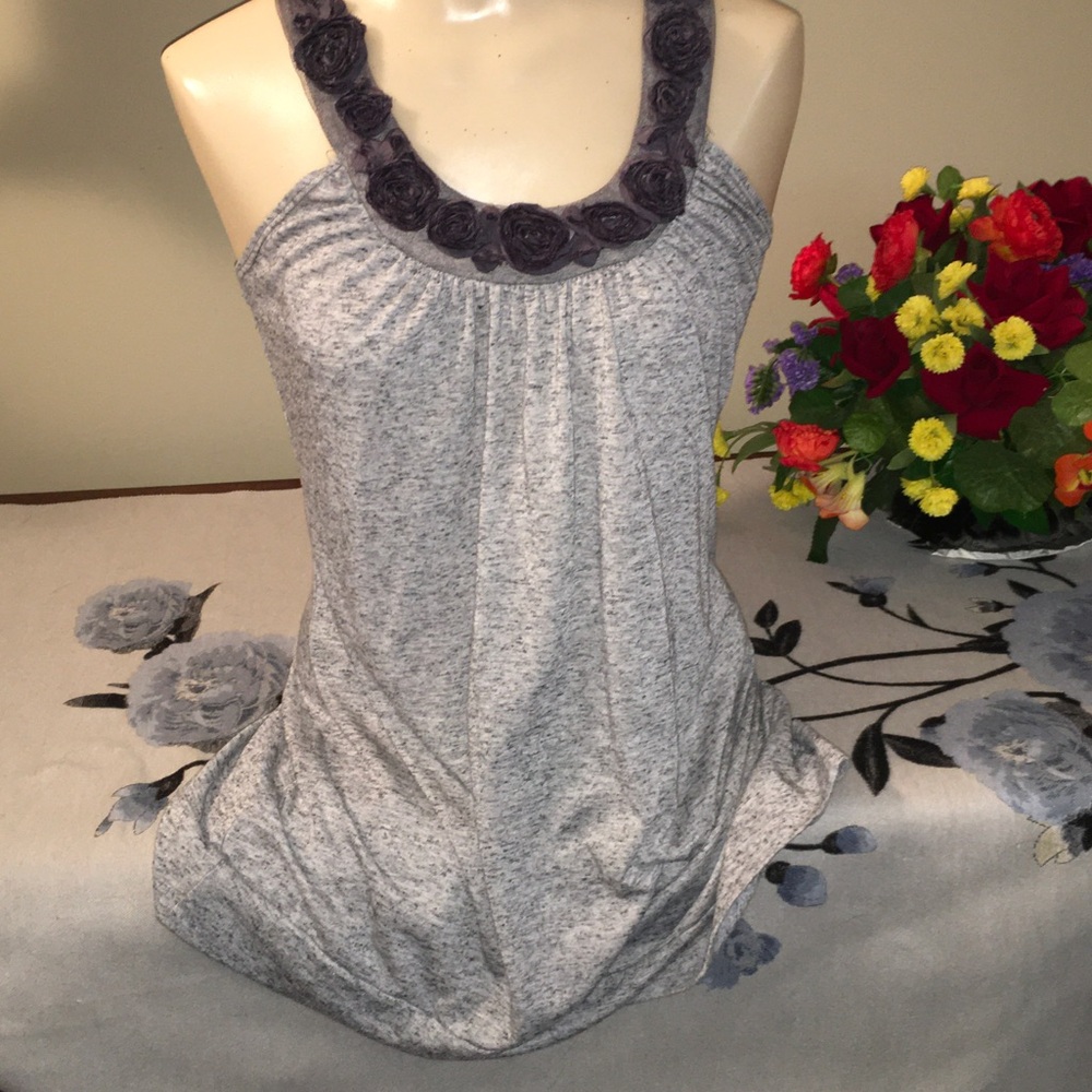 buttons Gray Floral-Trim Tank Top